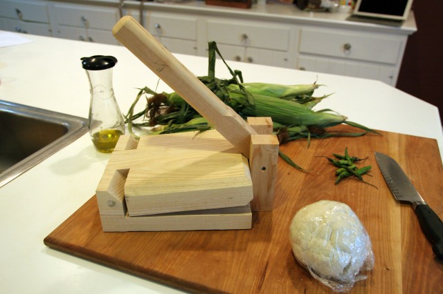 DIY wooden tortilla press | Digital Woodworker
